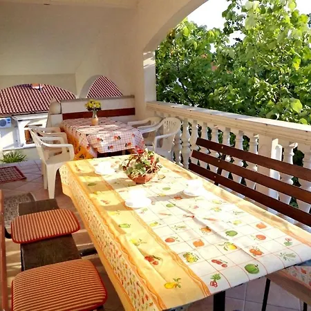 Apartman In With Terrace, Air Conditioning, Wifi, Washing Machine 633-1