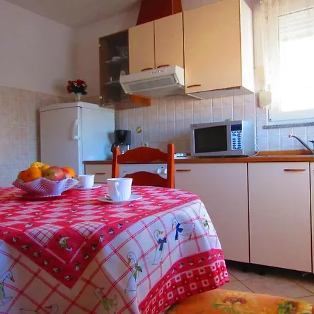 In With Terrace, Air Conditioning, Wifi, Washing Machine 633-1 Apartment *